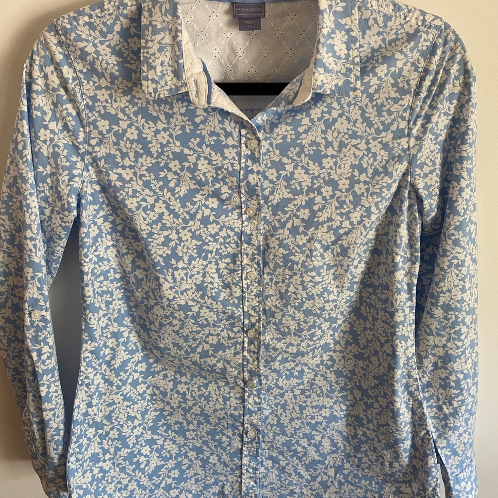 Laura Scott Light Blue and White Patterned Button‎ Up Blouse Size Small